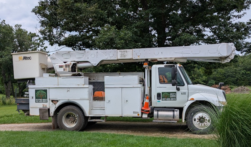 Jeff's Tree Service Altec Bucket Truck